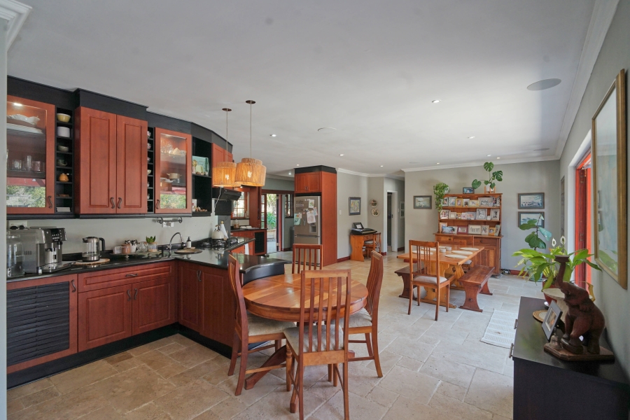 To Let 5 Bedroom Property for Rent in Beacon Bay Eastern Cape